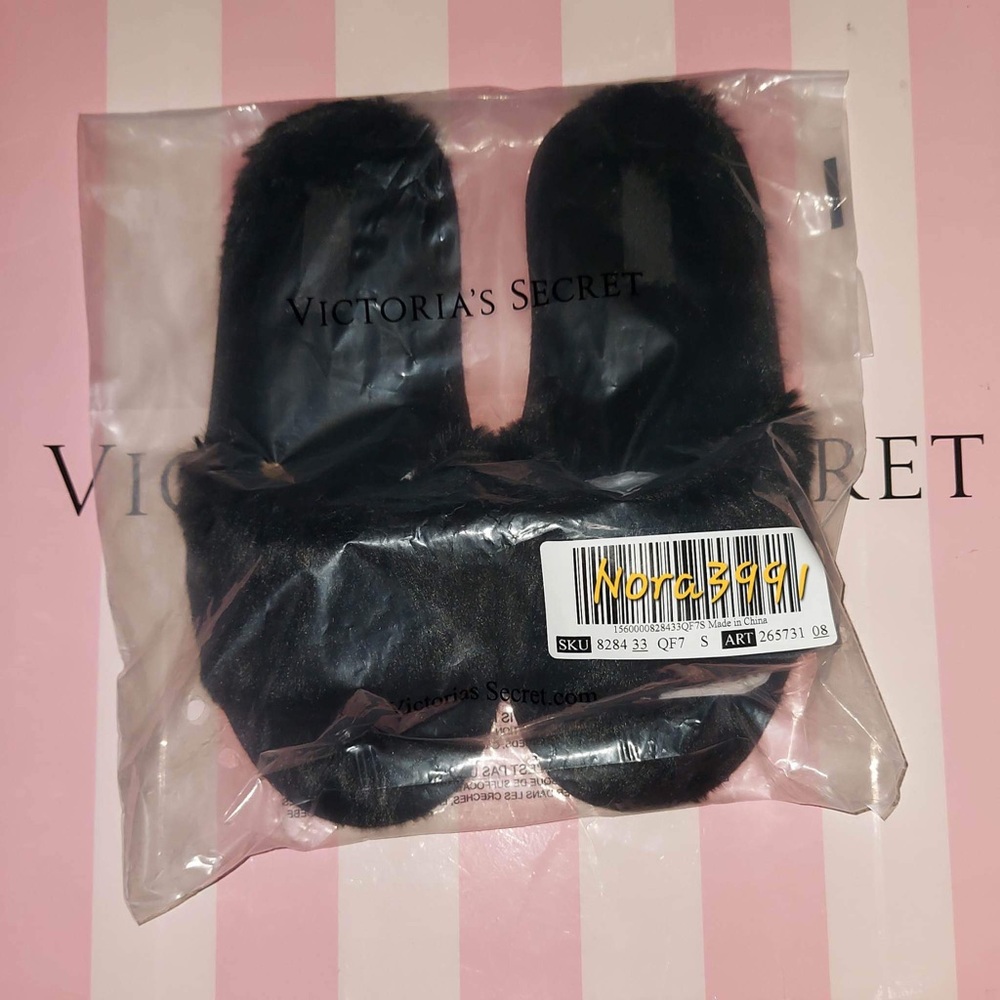 PINK VS Faux Fur slipper size Medium NIP - Picture 5 of 10